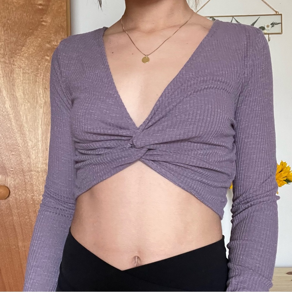 AEROPOSTALE Long-sleeve Purple Twist Top 
Size XS